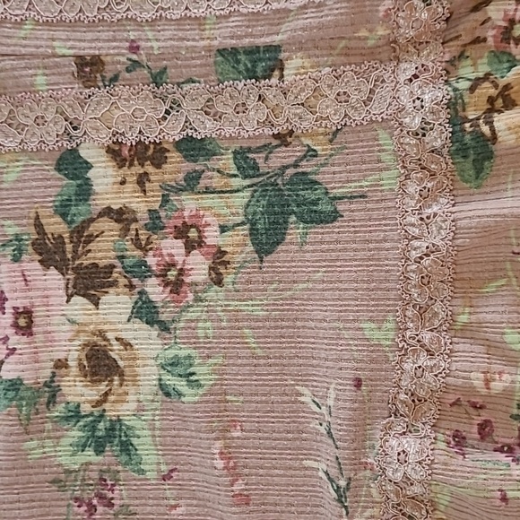 Torrid Floral Flowy Blouse with Ruffle Sleeves & Lace Detail size 3 (3X 22-24) - Picture 4 of 9